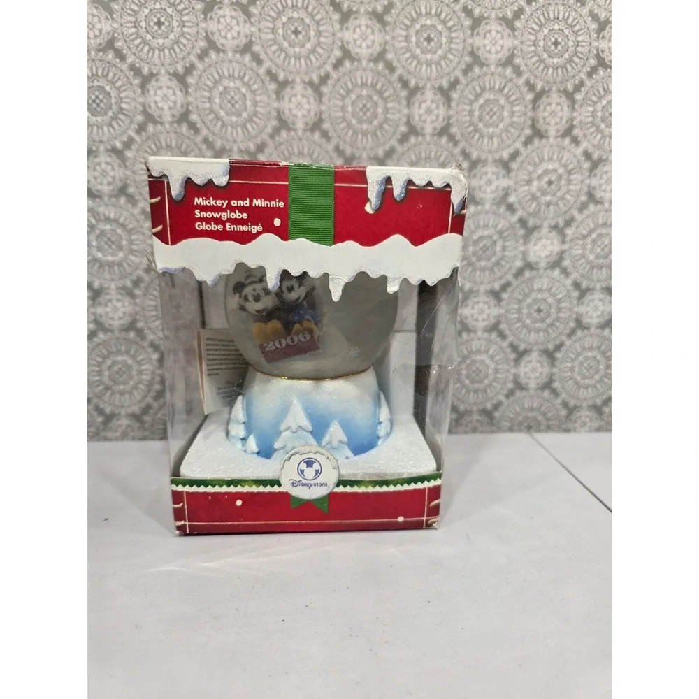 Disney Mickey Minnie Mouse‎ 2006 Christmas Snow Globe with Box